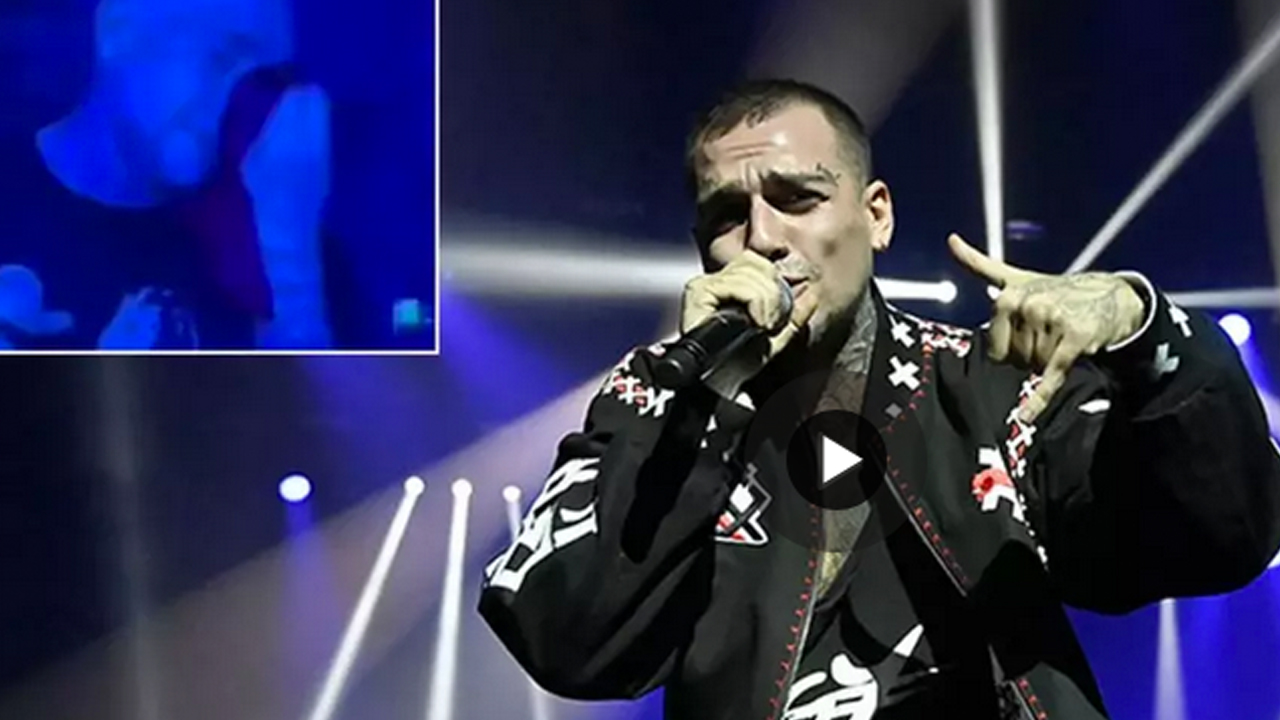 Foto - PKK sempatizanı ahlaksız şarkıcı müsveddesinden büyük ahlaksızlık! İğrenç görüntü: Edepsizlik zirve yaptı…