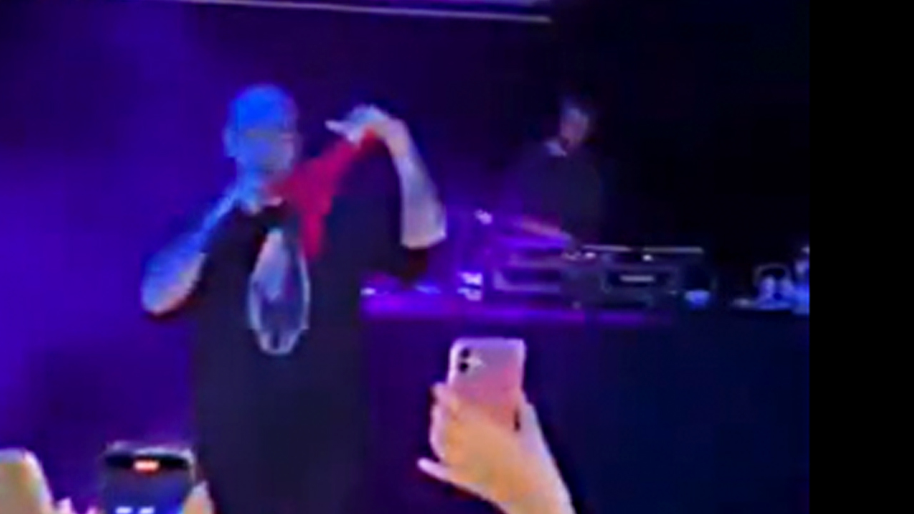 Foto - PKK sempatizanı ahlaksız şarkıcı müsveddesinden büyük ahlaksızlık! İğrenç görüntü: Edepsizlik zirve yaptı…