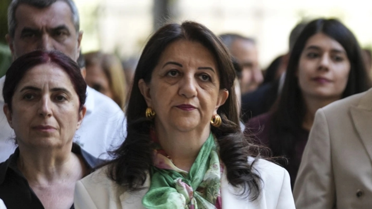 Foto - PKK silah bırakırken, DEM’li Pervin Buldan’dan olay "cuma" mesajı