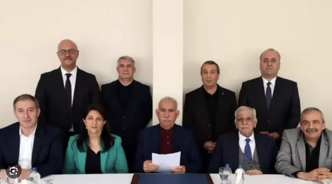 Foto - PKK silah bıraksın denildi! Hop oturup hop zıpladılar! Yüzlerine tükürülecek adamlar