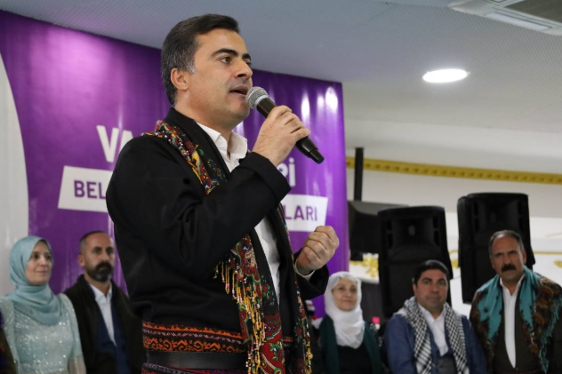 Foto - PKK silah bıraksın denildi! Hop oturup hop zıpladılar! Yüzlerine tükürülecek adamlar