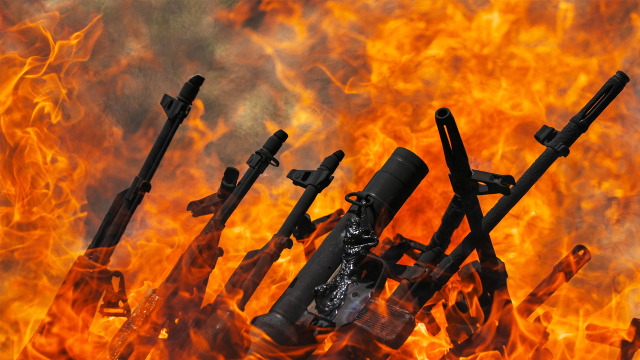 PKK silahları yakarken vatandaşlar sevinç kutlaması yaptı! Başkan Erdoğan ve Bahçeli'ye teşekkür