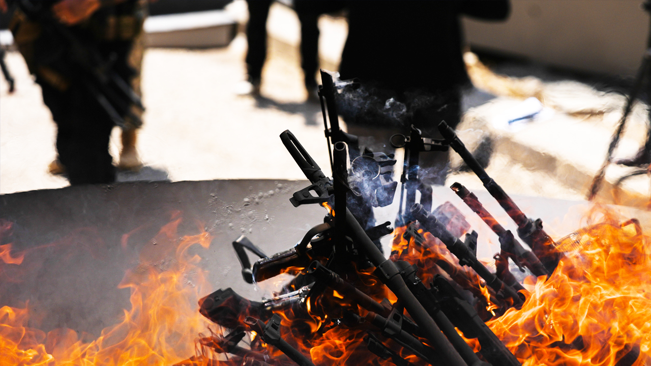 Foto - PKK silahları yakarken vatandaşlar sevinç kutlaması yaptı! Başkan Erdoğan ve Bahçeli'ye teşekkür