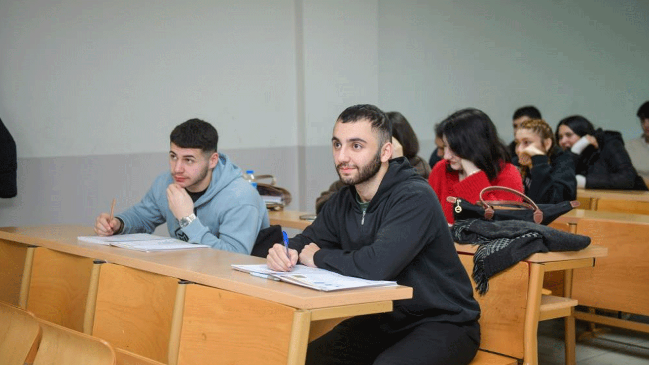 Foto - PKK'lı CHP'li Ahmet Özer'den temizlemişti! Esenyurt Belediyesi’nden müthiş destek