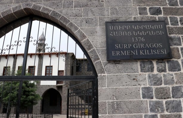 Foto - PKK'lı teröristlerce tahrip edilen iki kilisenin restorasyonu tamamlandı