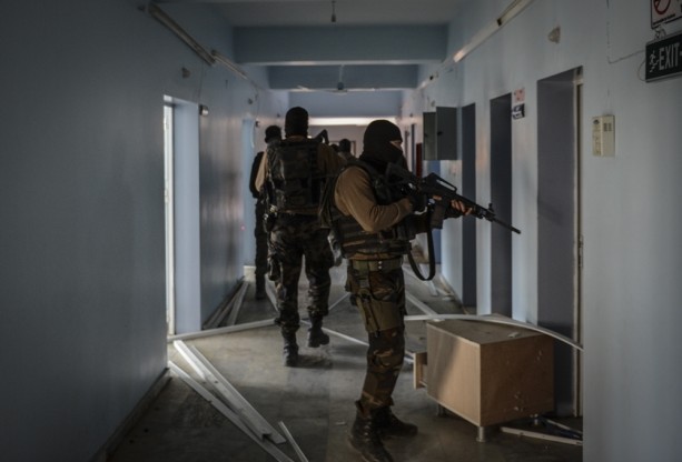 Foto - PKK'lılar devlet hastanesi binasını karargah yapmış