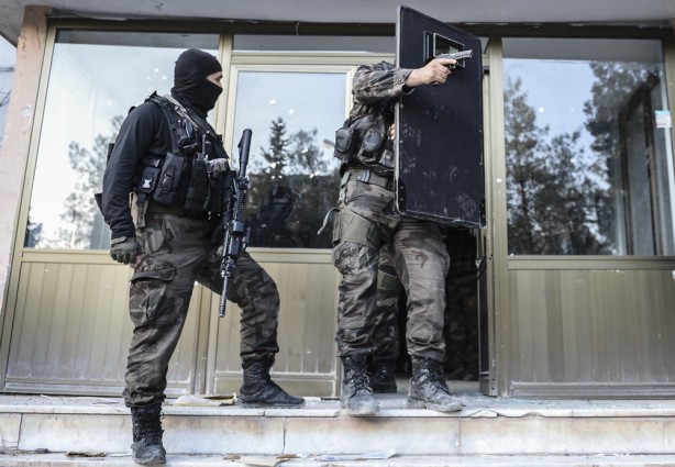 Foto - PKK'lılar devlet hastanesi binasını karargah yapmış