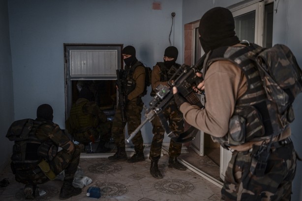 Foto - PKK'lılar devlet hastanesi binasını karargah yapmış