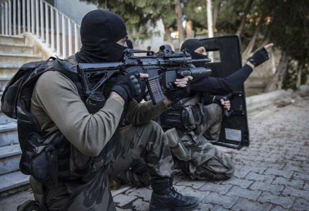 Foto - PKK'lılar devlet hastanesi binasını karargah yapmış
