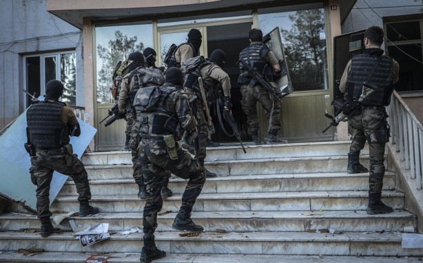 Foto - PKK'lılar devlet hastanesi binasını karargah yapmış