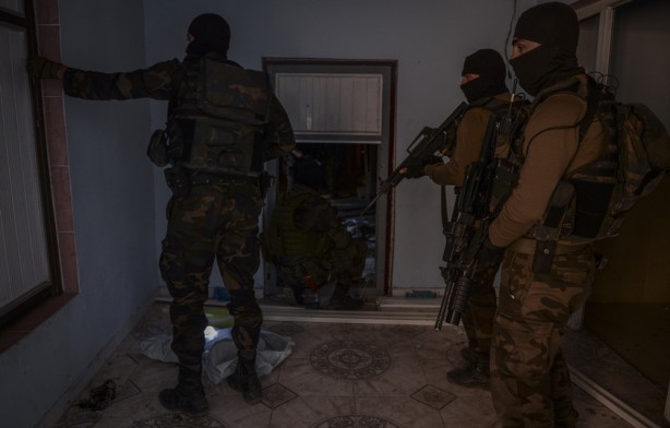 Foto - PKK'lılar devlet hastanesi binasını karargah yapmış