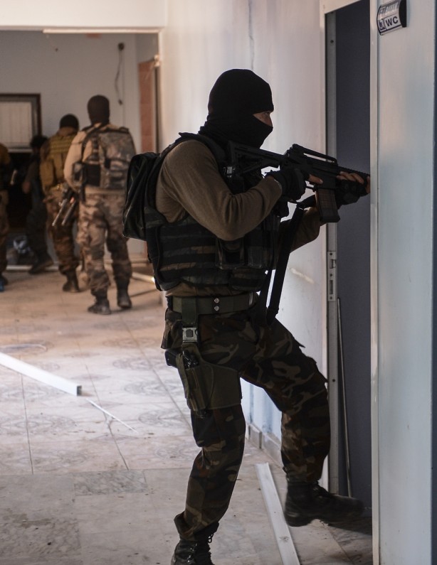 Foto - PKK'lılar devlet hastanesi binasını karargah yapmış