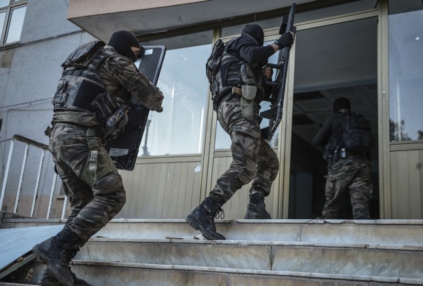 Foto - PKK'lılar devlet hastanesi binasını karargah yapmış