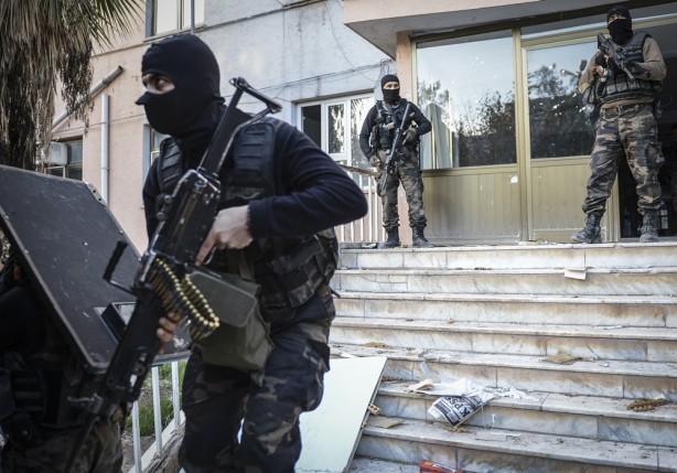 Foto - PKK'lılar devlet hastanesi binasını karargah yapmış