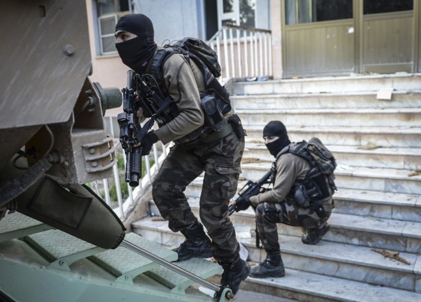 Foto - PKK'lılar devlet hastanesi binasını karargah yapmış