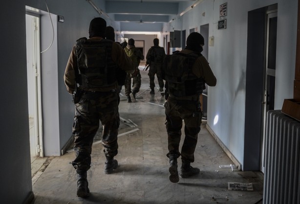 Foto - PKK'lılar devlet hastanesi binasını karargah yapmış