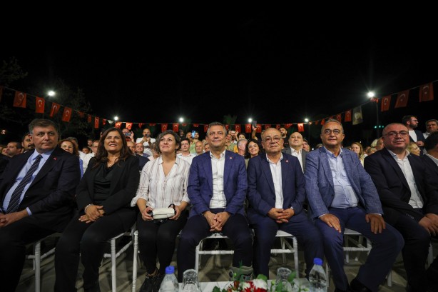 Foto - PKK’lının taziyesine gitmek umurlarında bile değil! CHP’den Suavi konserine tam kadro katılım