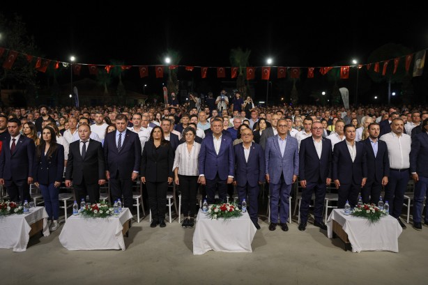 Foto - PKK’lının taziyesine gitmek umurlarında bile değil! CHP’den Suavi konserine tam kadro katılım