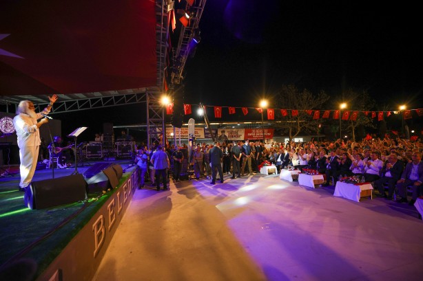 Foto - PKK’lının taziyesine gitmek umurlarında bile değil! CHP’den Suavi konserine tam kadro katılım