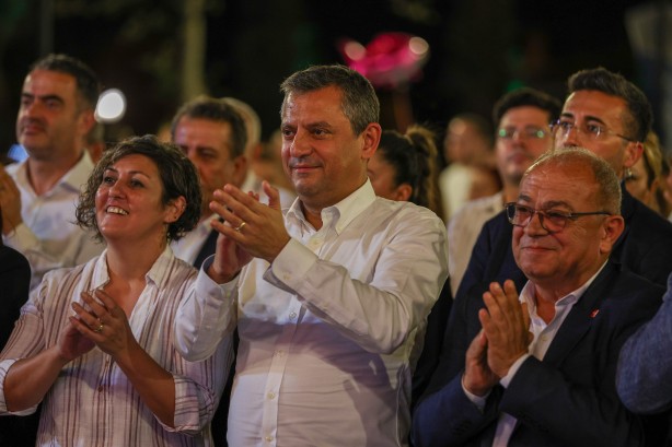 Foto - PKK’lının taziyesine gitmek umurlarında bile değil! CHP’den Suavi konserine tam kadro katılım