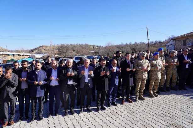 Foto - PKK'nın 1995'te katliam yaptığı Hamzalı'da 23 şehit anıldı