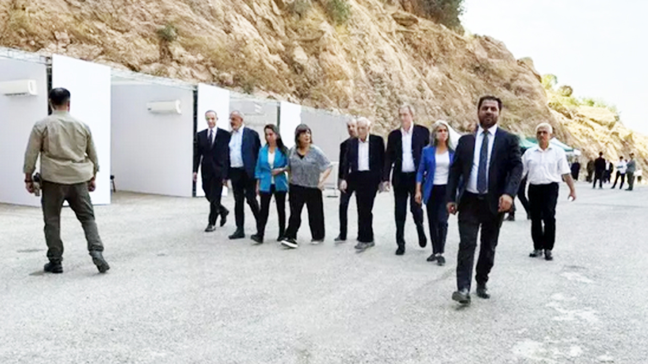 Foto - PKK'nın silah bırakması sonrası o soru gündemde! Cem Küçük 'hayatın gerçeği' dedi