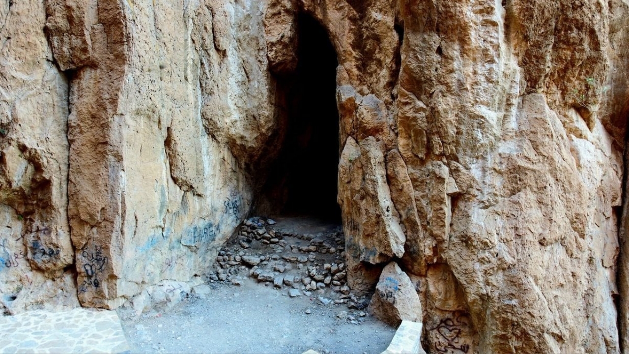 PKK’nın silah bıraktığı mağarayla ilgili şok gerçek ortaya çıktı! Ünlü şeyh, orada bakın ne yapmış