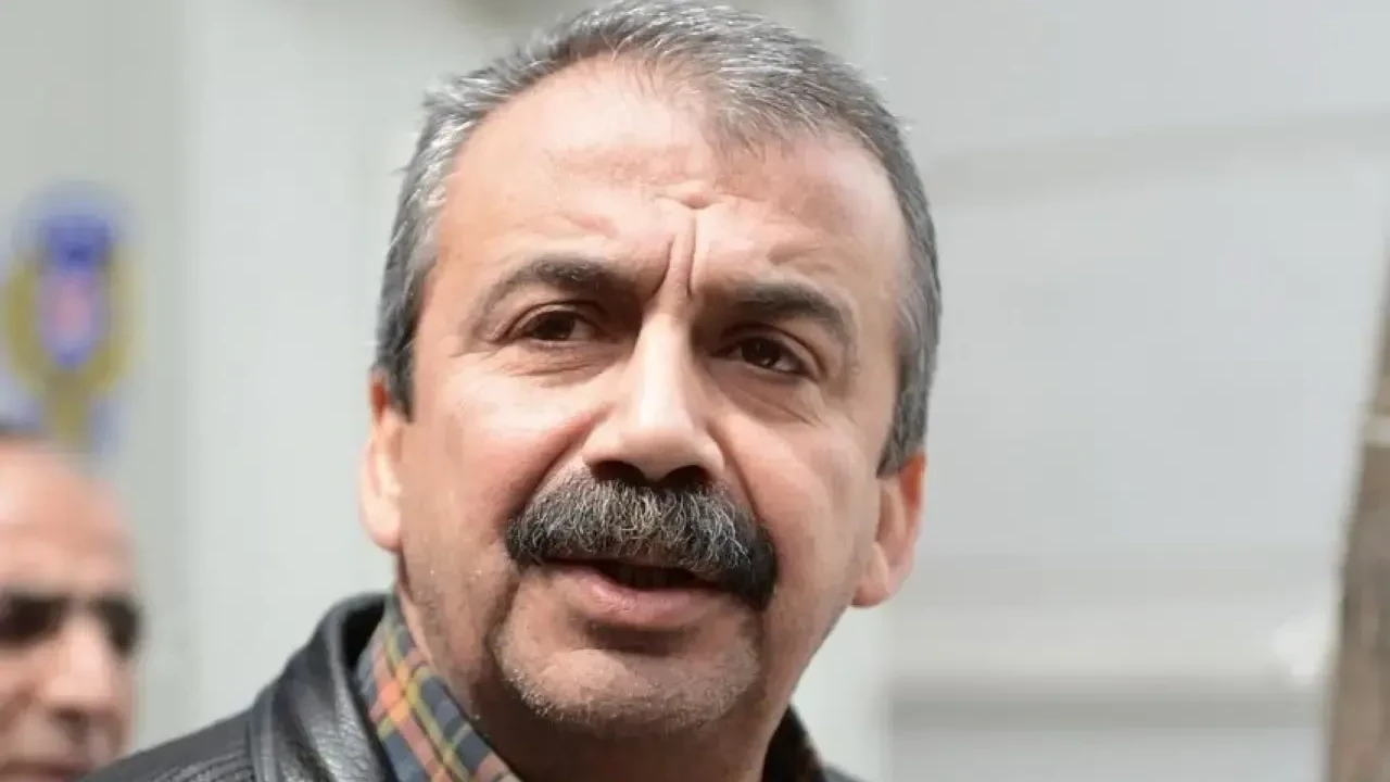 Foto - PKK’nın tarihi duyurusunda skandal "Sırrı Süreyya Önder" detayı! Yok yok, o kadar da uzun boylu değil