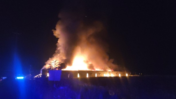 Foto - Plastik fabrikası alev alev yandı