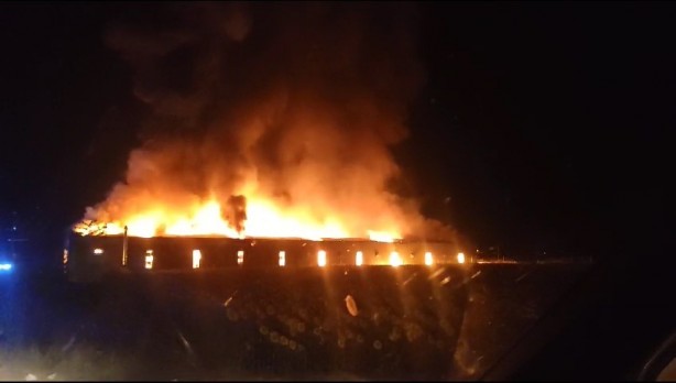 Foto - Plastik fabrikası alev alev yandı