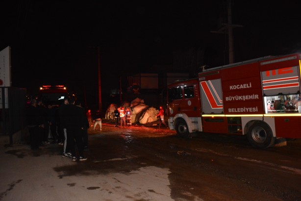 Foto - Plastik geri dönüşüm fabrikasında çıkan yangın söndürüldü