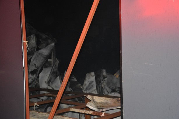 Foto - Plastik geri dönüşüm fabrikasında çıkan yangın söndürüldü