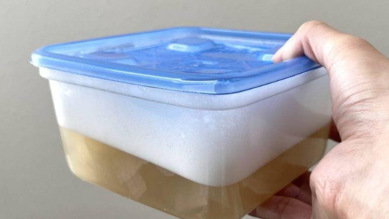 Foto - Plastik kaptaki inatçı yağ tabakasını 1 dakikada çıkarıyor! Süngerle ovalamaya gerek kalmıyor