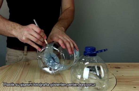 Foto - Plastik şişeden bakın ne yaptı!