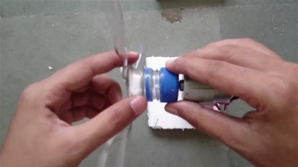 Foto - Plastik şişeden öyle bir şey yaptı ki!