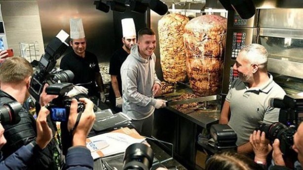 Foto - Podolski'nin dönere yaptığı zam tepki çekti