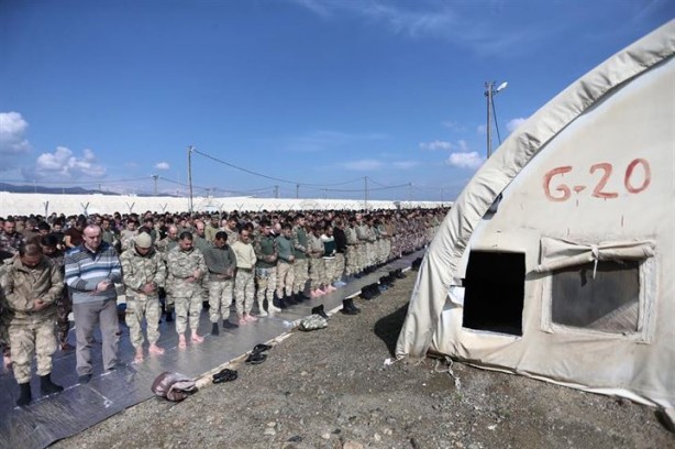 Foto - PÖH ve JÖH birlikte namaz kıldı