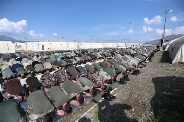 Foto - PÖH ve JÖH birlikte namaz kıldı