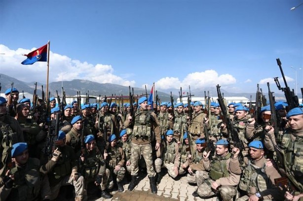 Foto - PÖH ve JÖH birlikte namaz kıldı