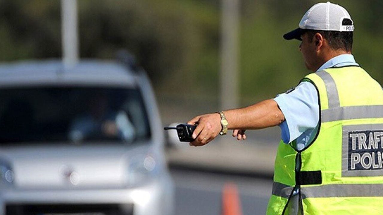 Foto - Polis 81 ilde araçları tek tek kontrol etmeye başladı! Aracında olmayan sürücülere anında ceza! 