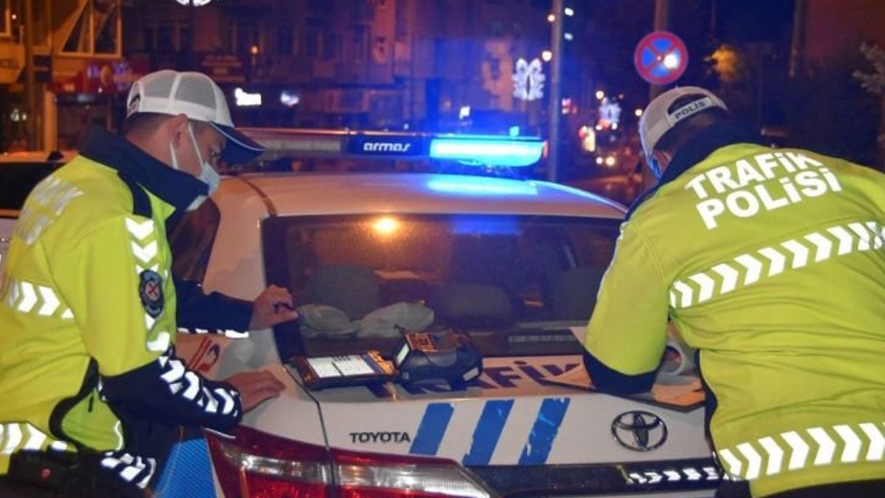 Foto - Polis 81 ilde araçları tek tek kontrol etmeye başladı! Aracında olmayan sürücülere anında ceza! 