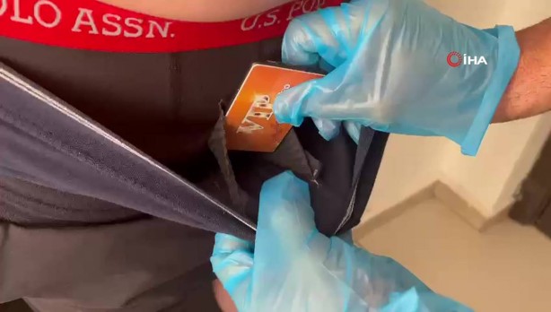 Foto - Polis, şüphelendiği adamın üstünü arayınca şaşkına döndü! O hatayı yapana kadar hiç kimse fark etmemişti! Ağızlar bir karış açık kaldı