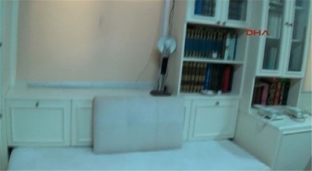 Foto - Polis terörist Gülen'in odasına girdi