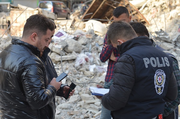 Foto - Polis titizlikle çalışıyor! Tek tek yakınlarına teslim edildi