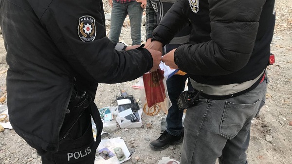 Foto - Polis titizlikle çalışıyor! Tek tek yakınlarına teslim edildi