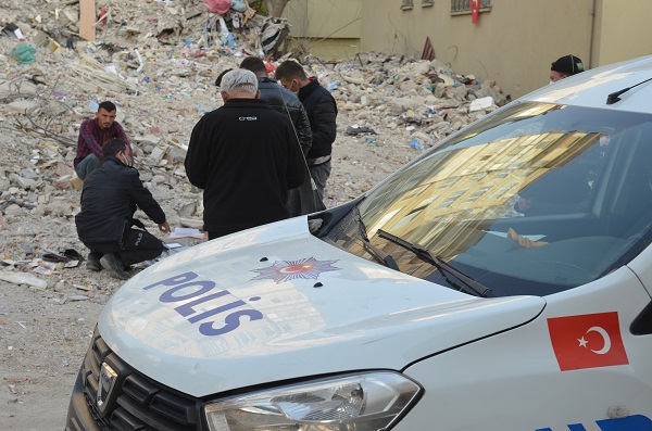 Foto - Polis titizlikle çalışıyor! Tek tek yakınlarına teslim edildi