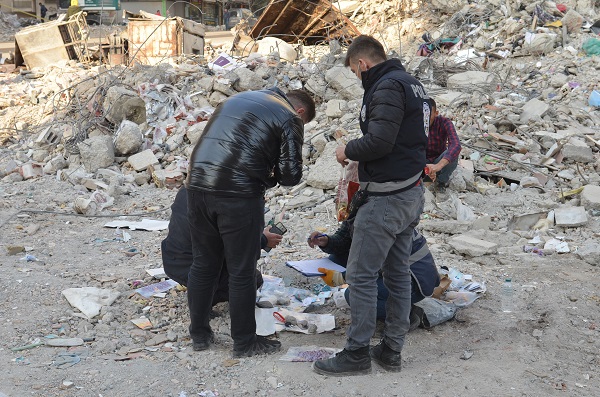 Foto - Polis titizlikle çalışıyor! Tek tek yakınlarına teslim edildi
