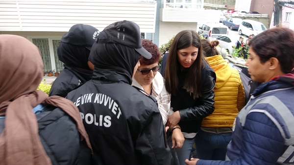 Foto - Polis yıkıma engel olmak isteyen vatandaşı böyle ikna etti