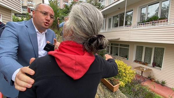 Foto - Polis yıkıma engel olmak isteyen vatandaşı böyle ikna etti