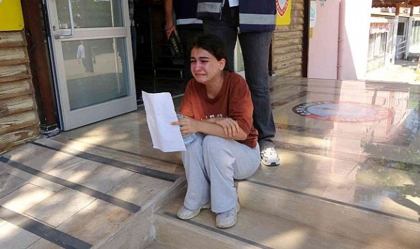 Foto - Polise cevabı yürekleri burkmuştu! Devlet Bahçeli o gence sahip çıktı